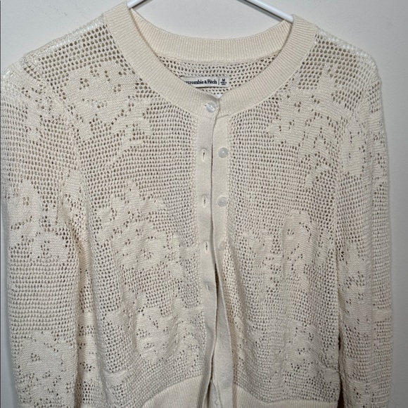 Abercrombie Crochet Style Button Up Sweater In Cream - M - Picture 2 of 4